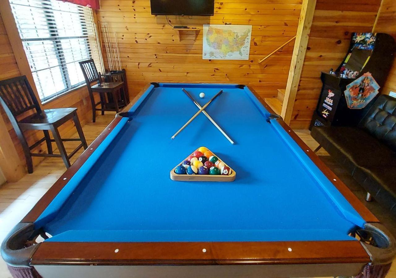 Fabulous Pet-Friendly, Family Cabin With Outdoor Kitchen, Hot Tub, Sauna, Fireplace, Theater Room, Arcade, Pool Table, And Fire Pit Within Minuties Of Dollywood Sevierville Exterior foto