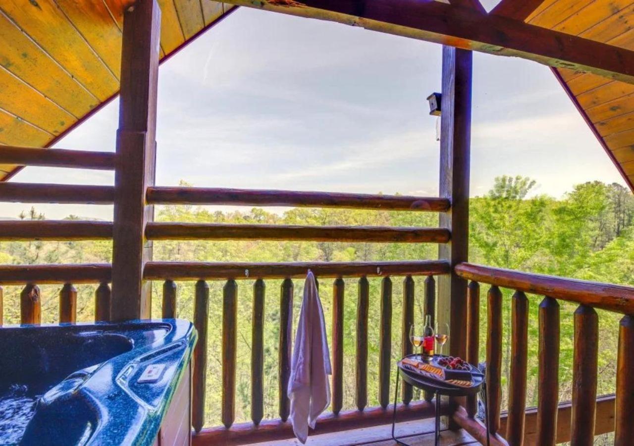 Fabulous Pet-Friendly, Family Cabin With Outdoor Kitchen, Hot Tub, Sauna, Fireplace, Theater Room, Arcade, Pool Table, And Fire Pit Within Minuties Of Dollywood Sevierville Exterior foto