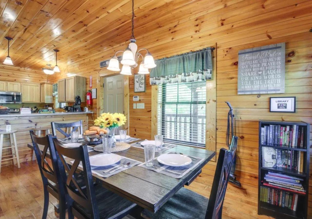 Fabulous Pet-Friendly, Family Cabin With Outdoor Kitchen, Hot Tub, Sauna, Fireplace, Theater Room, Arcade, Pool Table, And Fire Pit Within Minuties Of Dollywood Sevierville Exterior foto