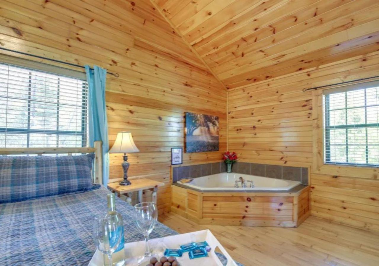 Fabulous Pet-Friendly, Family Cabin With Outdoor Kitchen, Hot Tub, Sauna, Fireplace, Theater Room, Arcade, Pool Table, And Fire Pit Within Minuties Of Dollywood Sevierville Exterior foto